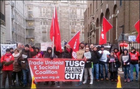 TUSC supporters join striking cleaners, photo TUSC